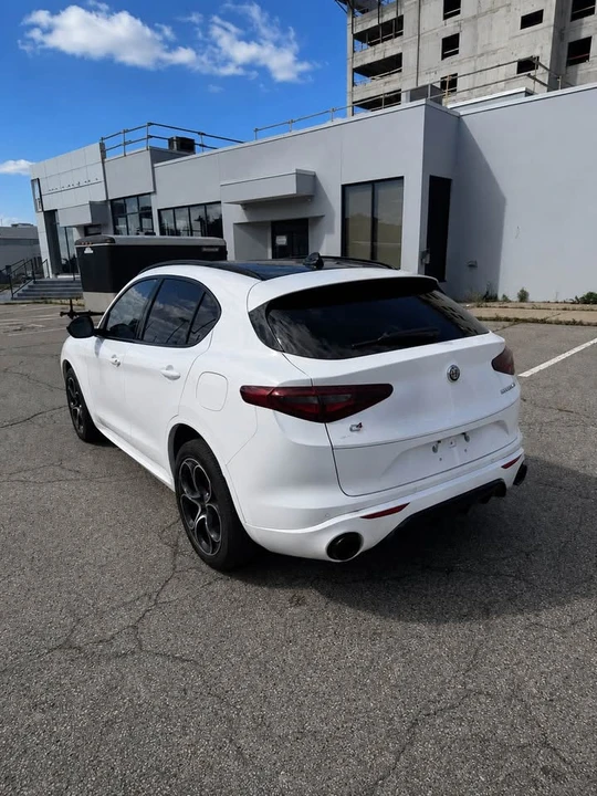 2022 Alfa Romeo Stelvio - Image 14 of 15
