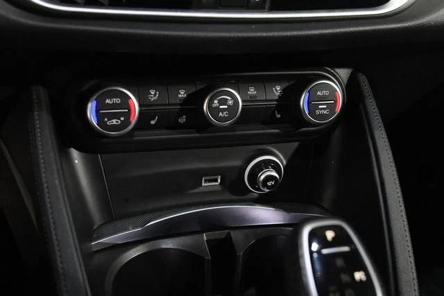 2022 Alfa Romeo Stelvio - Image 15 of 20