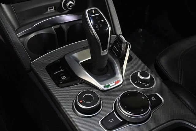 2022 Alfa Romeo Stelvio - Image 16 of 20