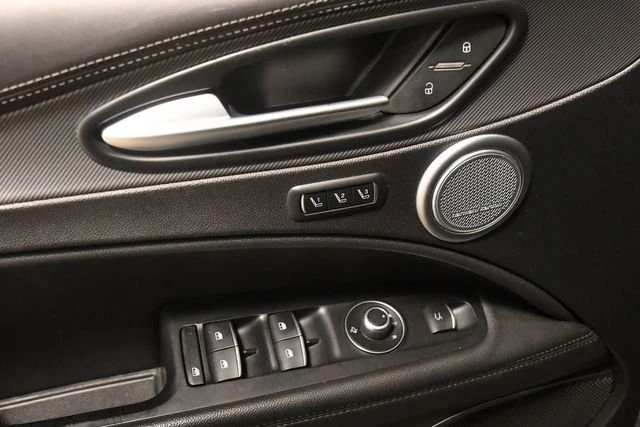 2022 Alfa Romeo Stelvio - Image 18 of 20