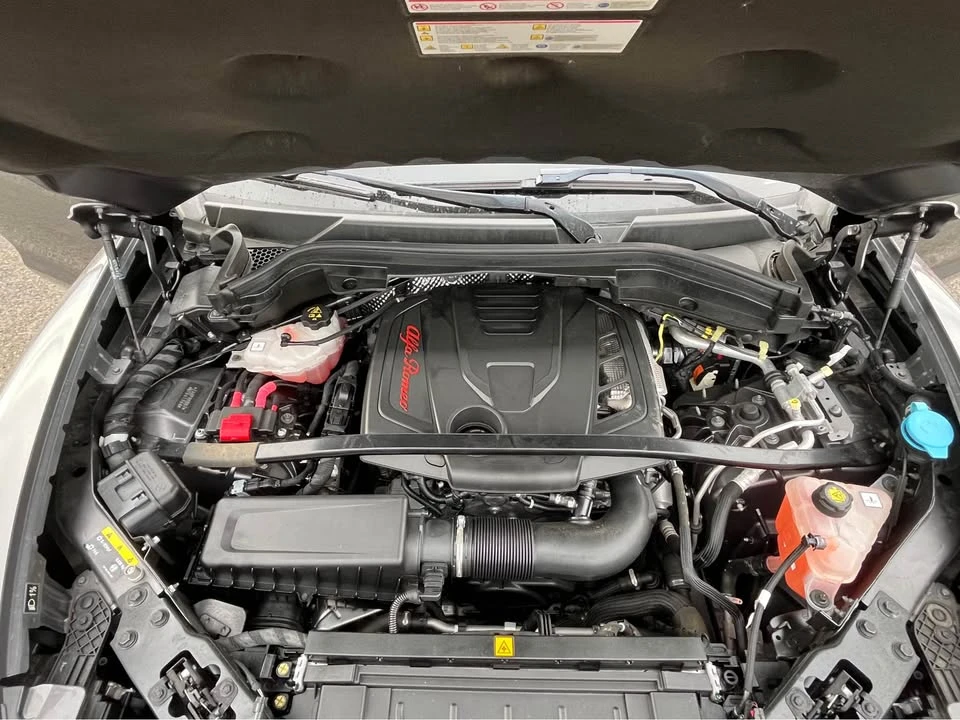 2022 Alfa Romeo Stelvio - Image 2 of 12