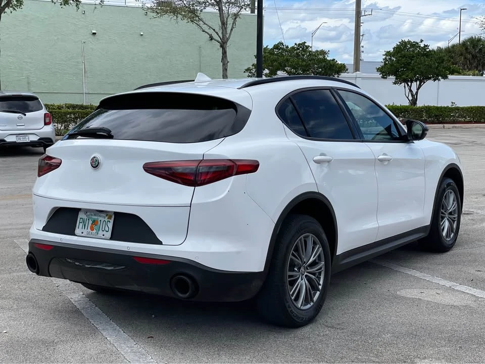 2022 Alfa Romeo Stelvio - Image 2 of 7