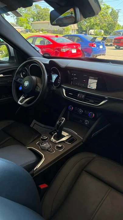 2022 Alfa Romeo Stelvio - Image 5 of 12
