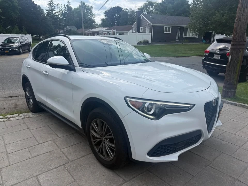 2022 Alfa Romeo Stelvio - Image 2 of 20