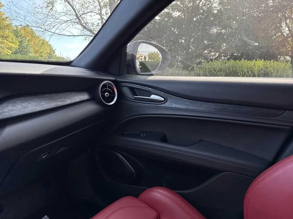 2022 Alfa Romeo Stelvio - Image 15 of 19