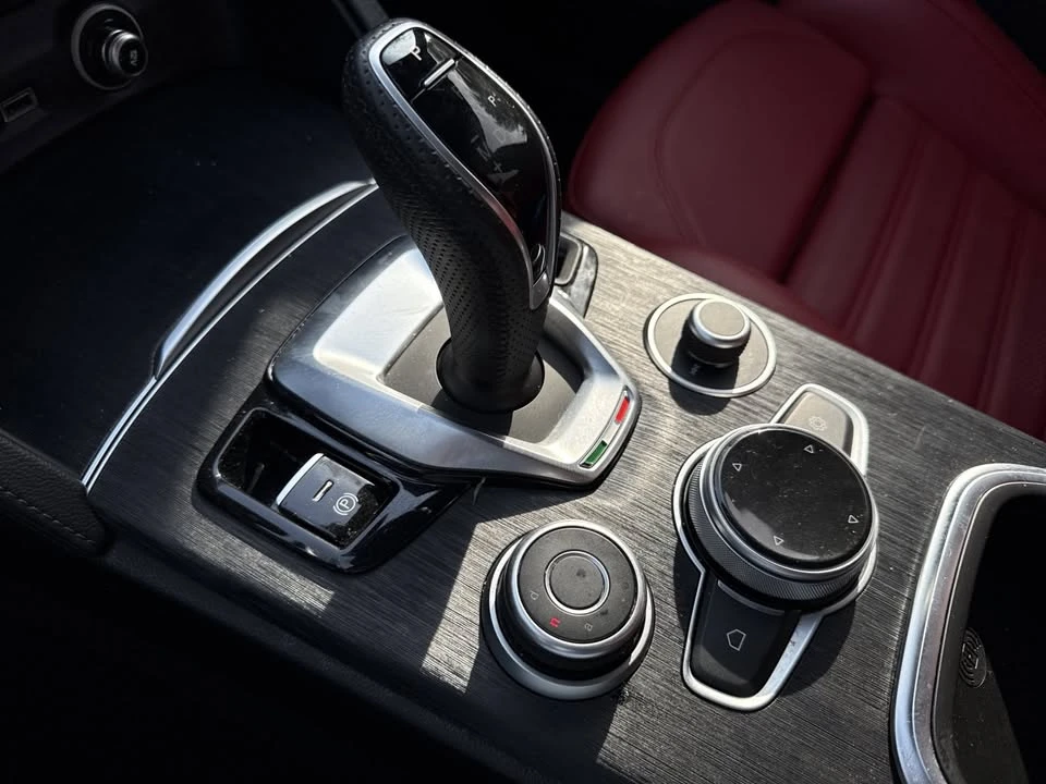2022 Alfa Romeo Stelvio - Image 14 of 19