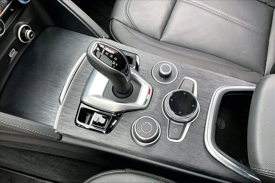 2022 Alfa Romeo Stelvio - Image 15 of 20