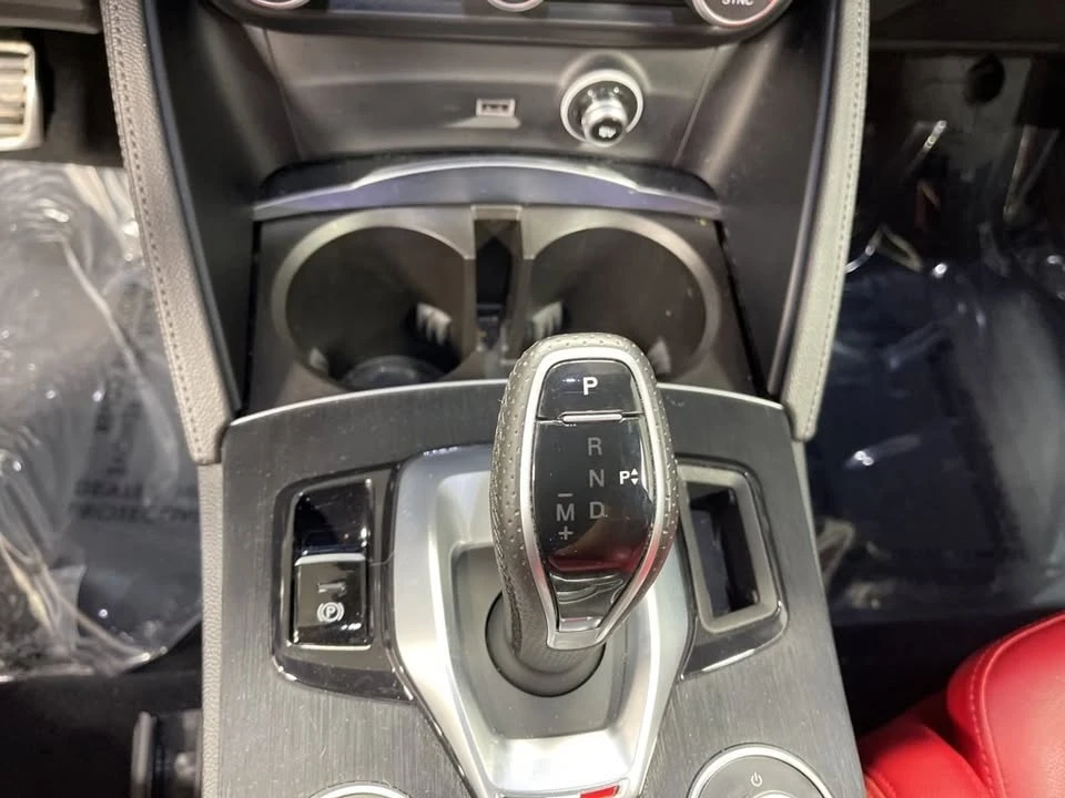 2022 Alfa Romeo Stelvio - Image 10 of 18