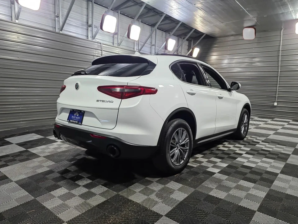 2022 Alfa Romeo Stelvio - Image 5 of 12
