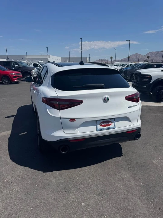 2022 Alfa Romeo Stelvio - Image 2 of 7