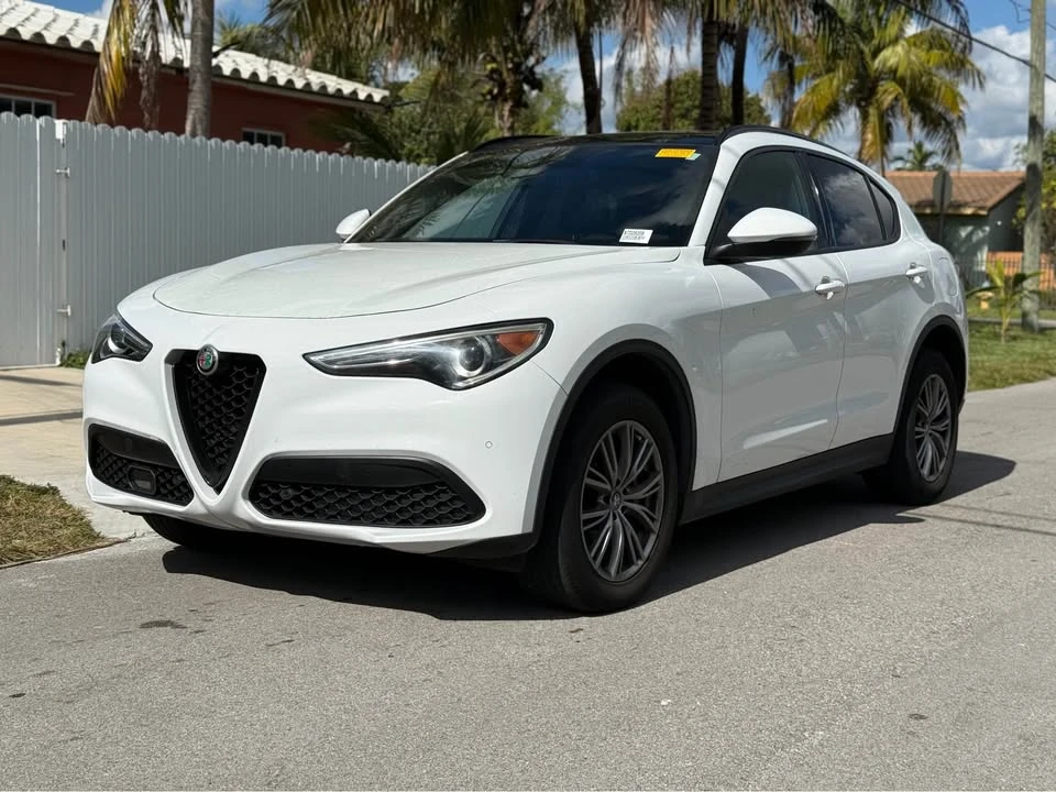 2022 Alfa Romeo Stelvio - Image 2 of 15