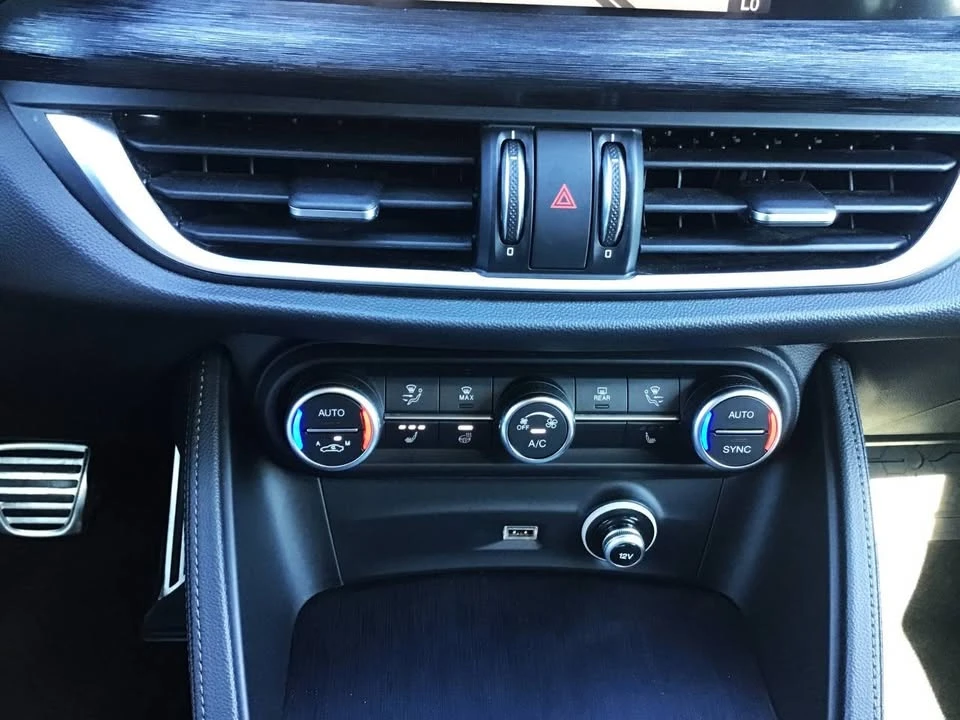 2022 Alfa Romeo Stelvio - Image 14 of 20