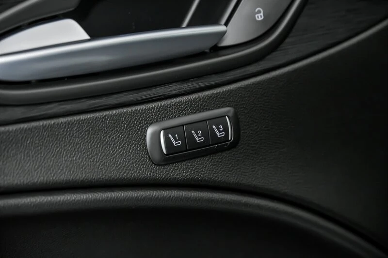 2022 Alfa Romeo Stelvio - Image 16 of 31
