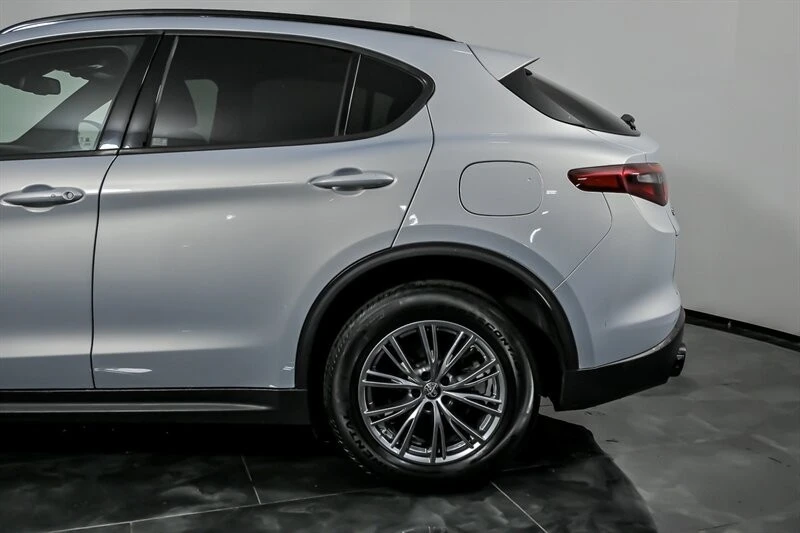 2022 Alfa Romeo Stelvio - Image 7 of 31