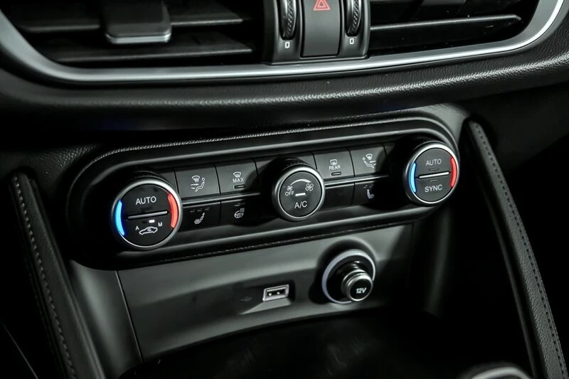 2022 Alfa Romeo Stelvio - Image 29 of 31