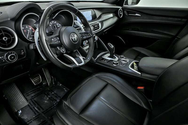 2022 Alfa Romeo Stelvio - Image 17 of 31