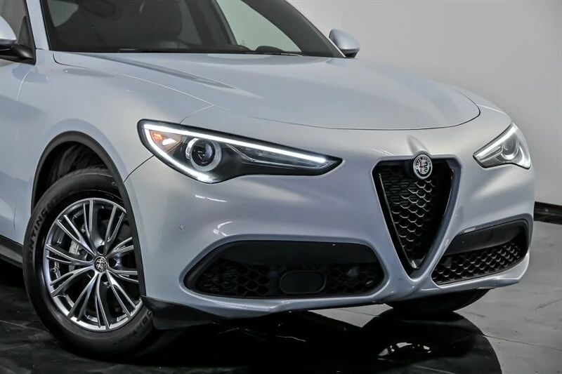2022 Alfa Romeo Stelvio - Image 2 of 31