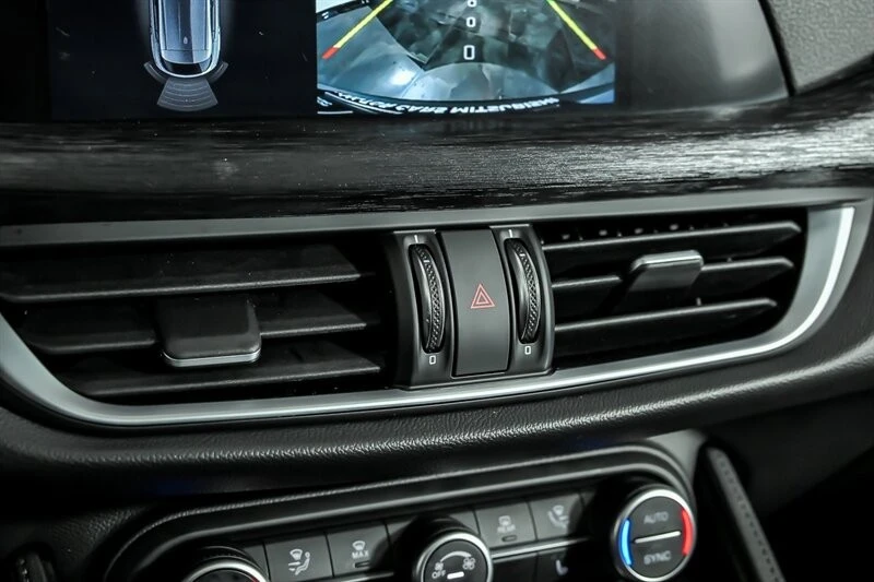 2022 Alfa Romeo Stelvio - Image 28 of 31