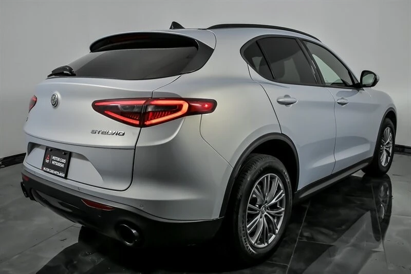 2022 Alfa Romeo Stelvio - Image 10 of 31