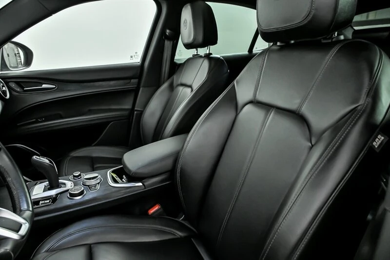 2022 Alfa Romeo Stelvio - Image 19 of 31
