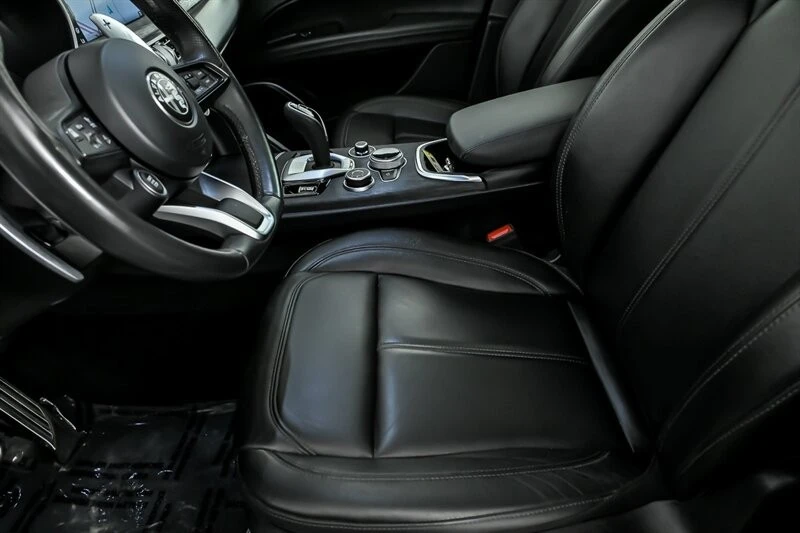 2022 Alfa Romeo Stelvio - Image 18 of 31