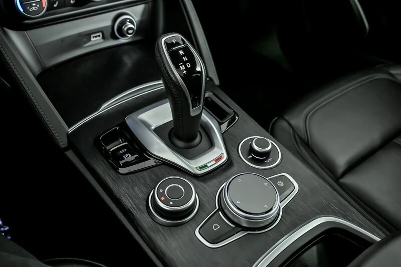 2022 Alfa Romeo Stelvio - Image 30 of 31