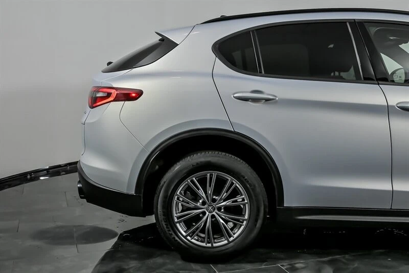 2022 Alfa Romeo Stelvio - Image 11 of 31