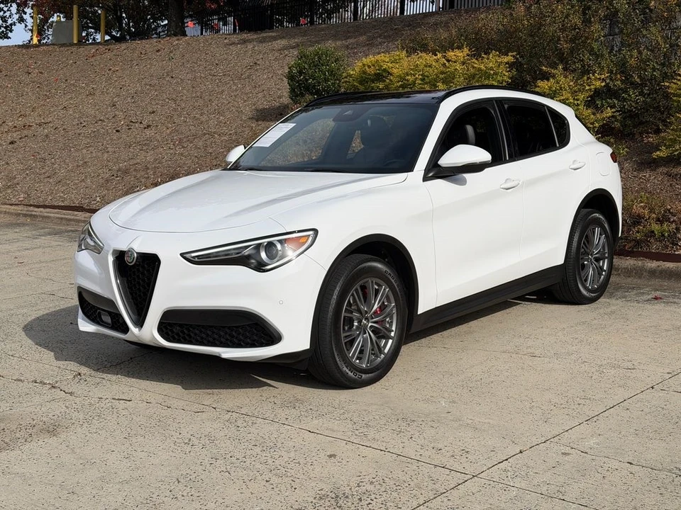 2022 Alfa Romeo Stelvio - Image 2 of 21