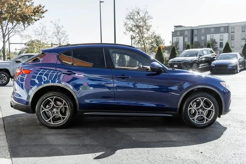 2022 Alfa Romeo Stelvio - Image 2 of 20