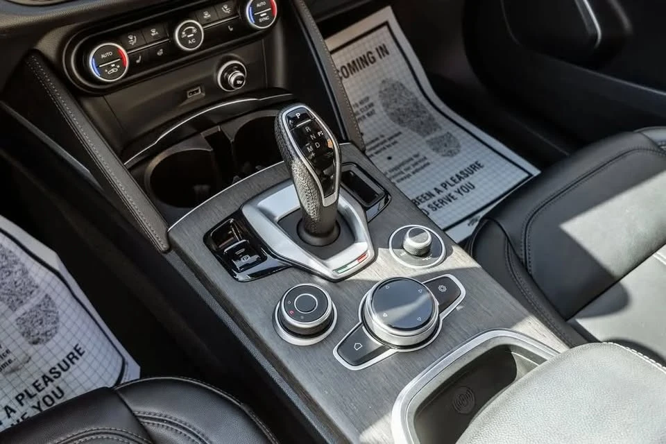 2022 Alfa Romeo Stelvio - Image 11 of 20