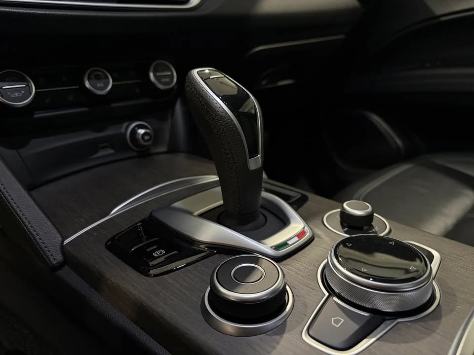 2022 Alfa Romeo Stelvio - Image 17 of 20