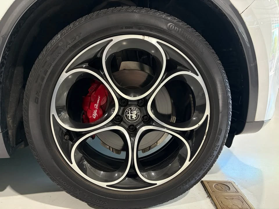 2022 Alfa Romeo Stelvio - Image 5 of 20