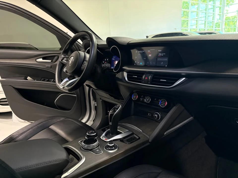 2022 Alfa Romeo Stelvio - Image 14 of 20