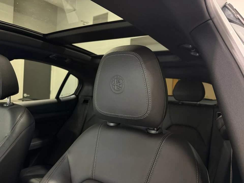 2022 Alfa Romeo Stelvio - Image 11 of 20