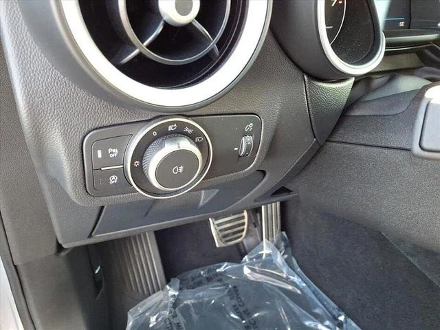 2022 Alfa Romeo Stelvio - Image 14 of 20