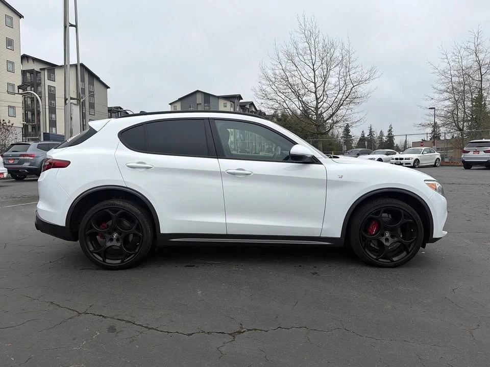 2022 Alfa Romeo Stelvio - Image 2 of 6