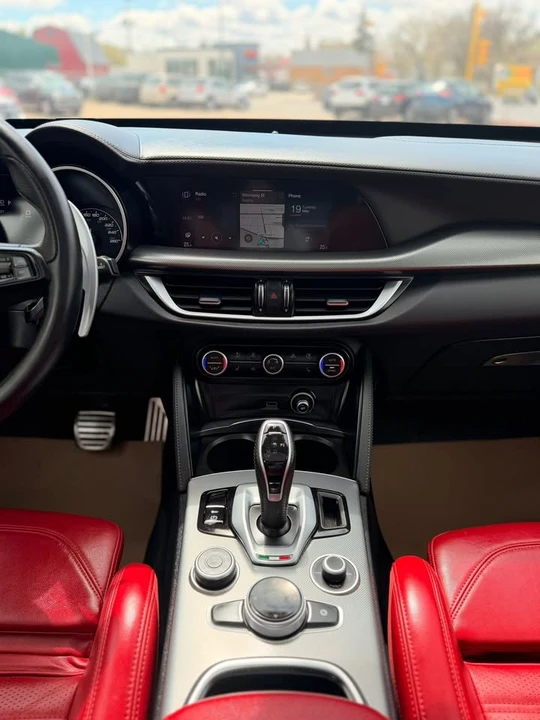2022 Alfa Romeo Stelvio - Image 10 of 20