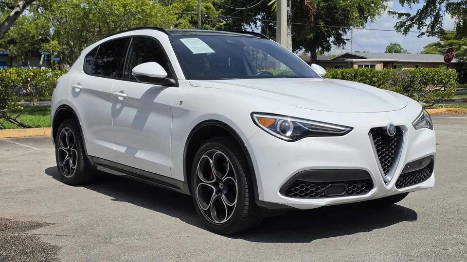 2022 Alfa Romeo Stelvio - Image 2 of 13