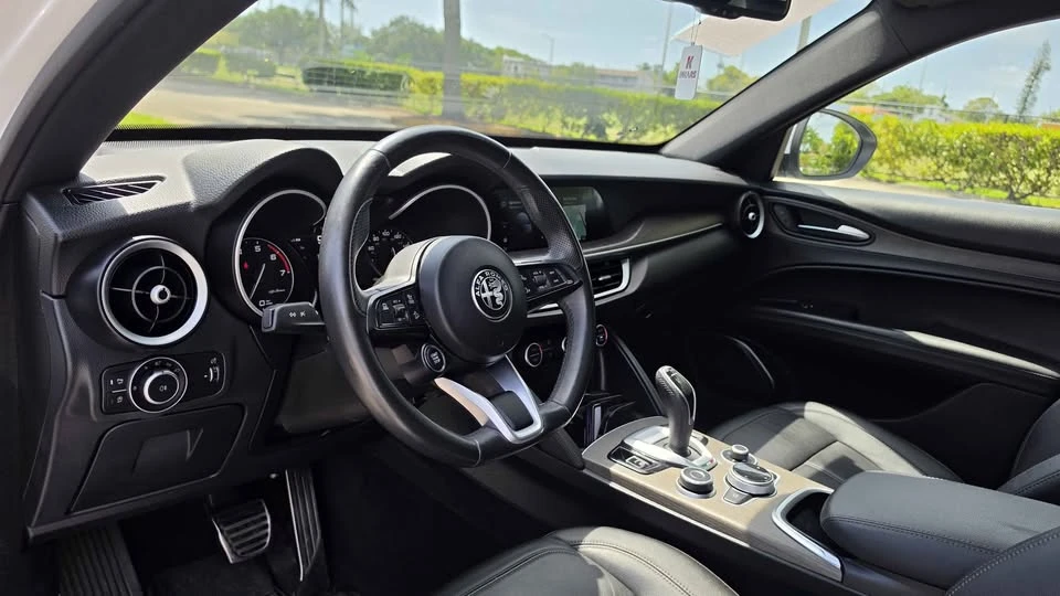 2022 Alfa Romeo Stelvio - Image 8 of 13