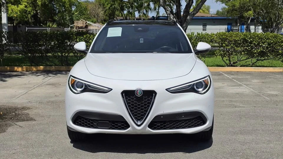 2022 Alfa Romeo Stelvio - Image 2 of 13