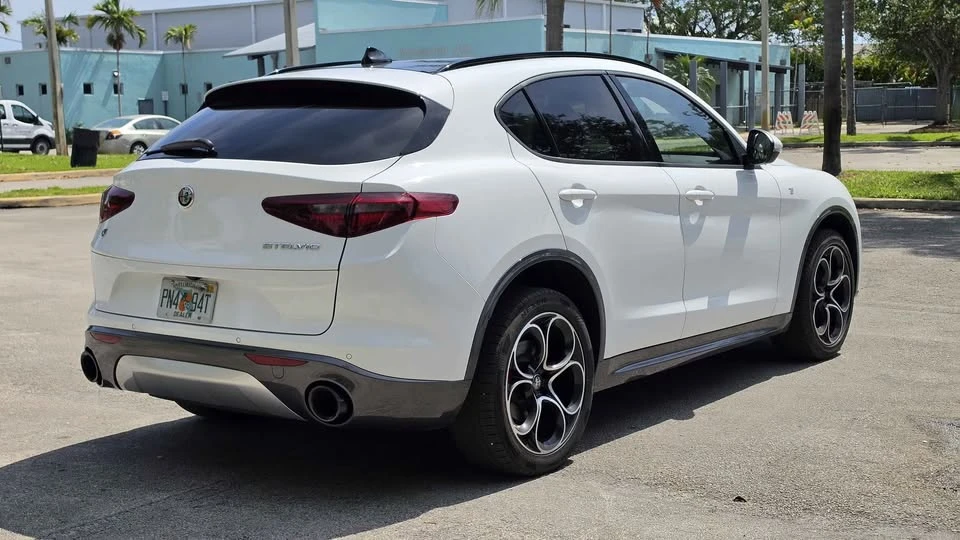 2022 Alfa Romeo Stelvio - Image 5 of 13
