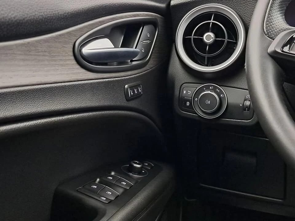 2022 Alfa Romeo Stelvio - Image 9 of 16