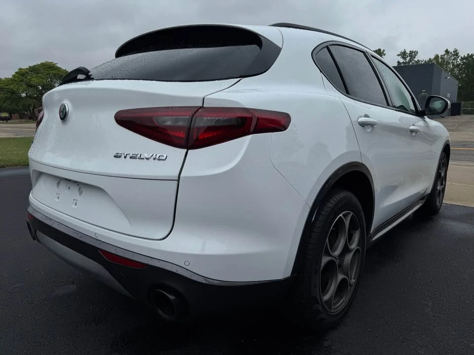 2022 Alfa Romeo Stelvio - Image 4 of 11