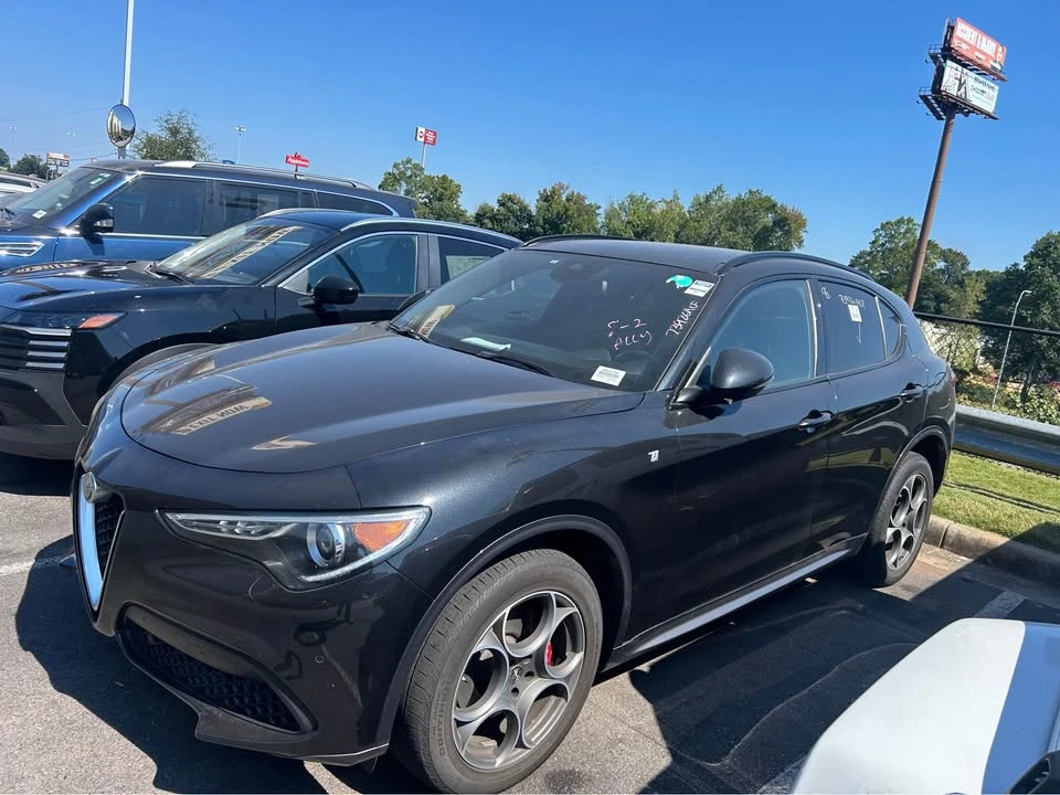2022 Alfa Romeo Stelvio - Image 2 of 10
