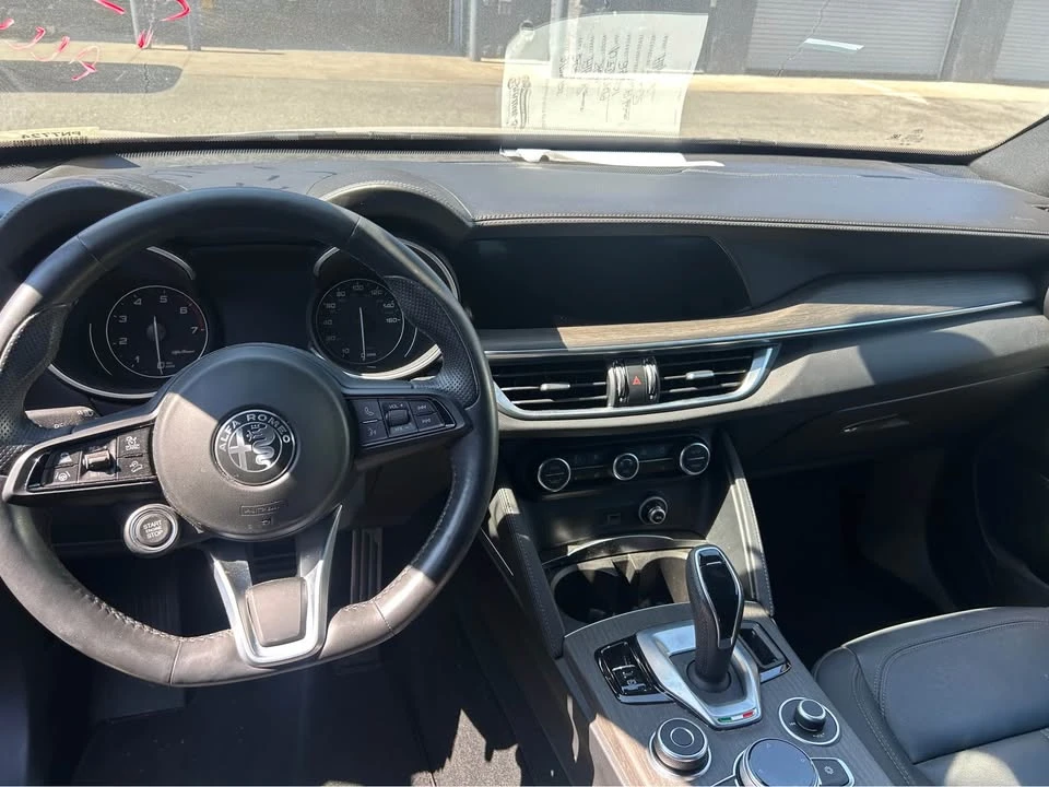 2022 Alfa Romeo Stelvio - Image 8 of 10