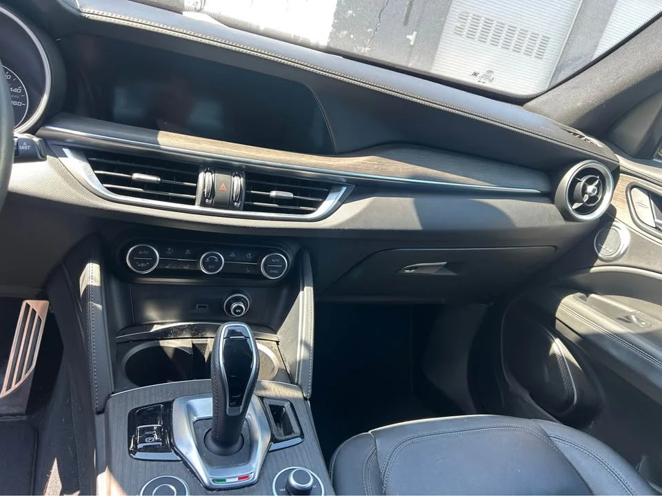 2022 Alfa Romeo Stelvio - Image 9 of 10