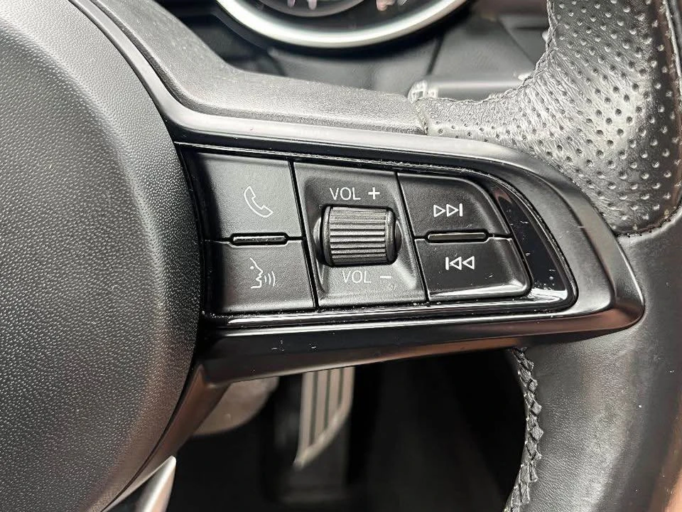 2022 Alfa Romeo Stelvio - Image 12 of 16