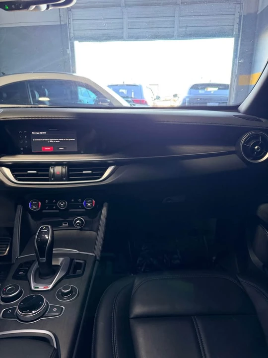 2022 Alfa Romeo Stelvio - Image 8 of 10