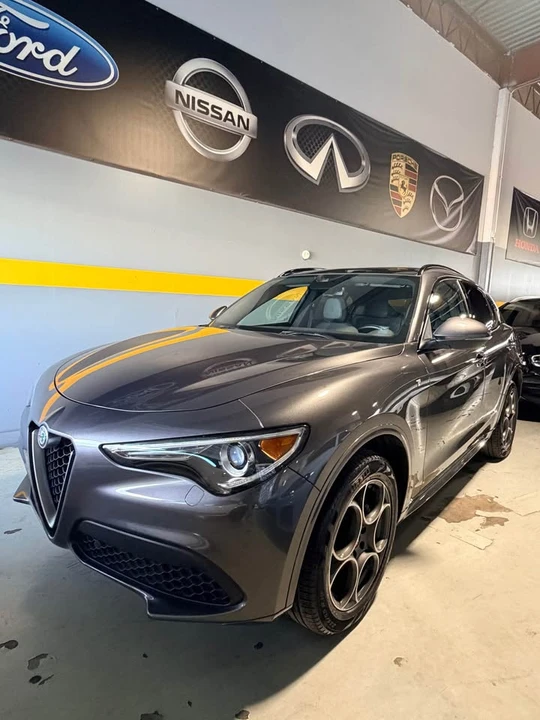 2022 Alfa Romeo Stelvio - Image 2 of 10