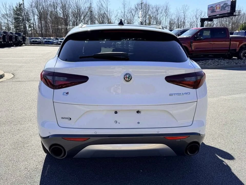 2022 Alfa Romeo Stelvio - Image 5 of 17
